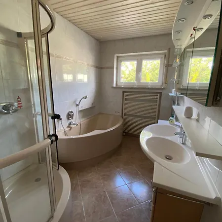 Large For 6, 3 Bedrooms, Next To Munich & Airport