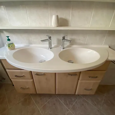 Large For 6, 3 Bedrooms, Next To Munich & Airport